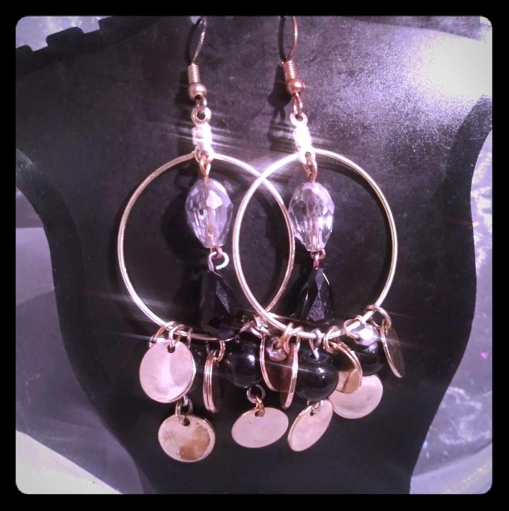 Tear drop dots earrings
